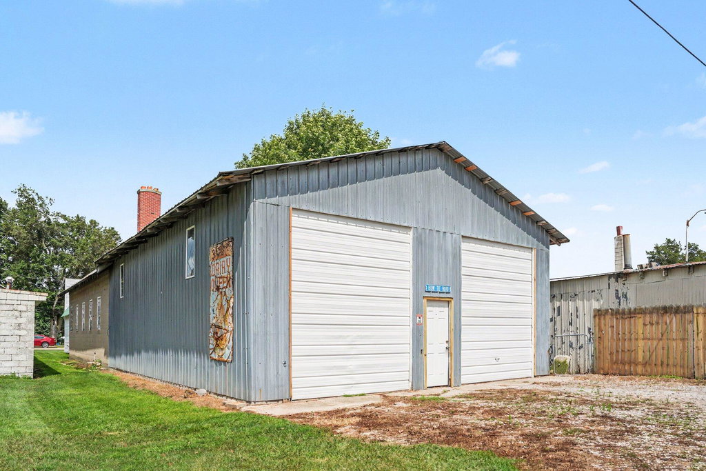 123 W Jackson Dr, Tekonsha, MI 49092