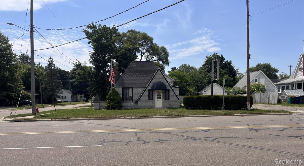 12127 N Saginaw St, Mount Morris, MI 48458