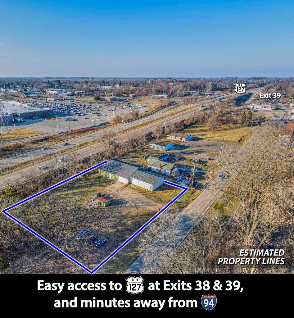 240 Watts Rd, Jackson, MI 49203