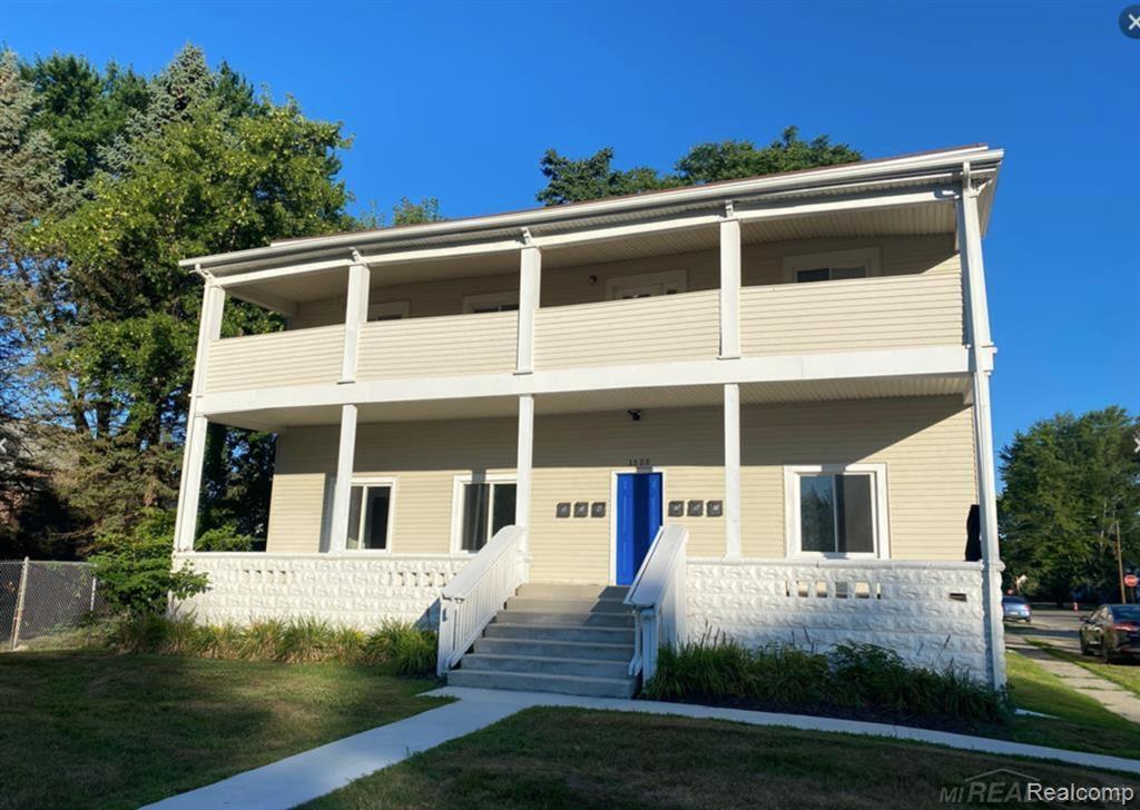 1523 Saint Clair River Dr, Algonac, MI 48001