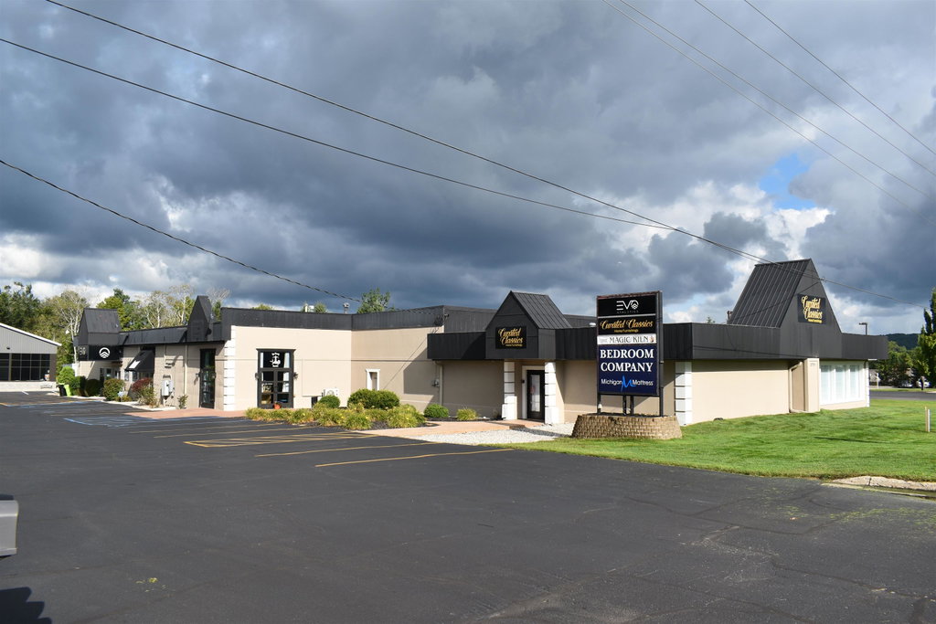 2751 N Us Highway 31 S, Traverse City, MI 49684