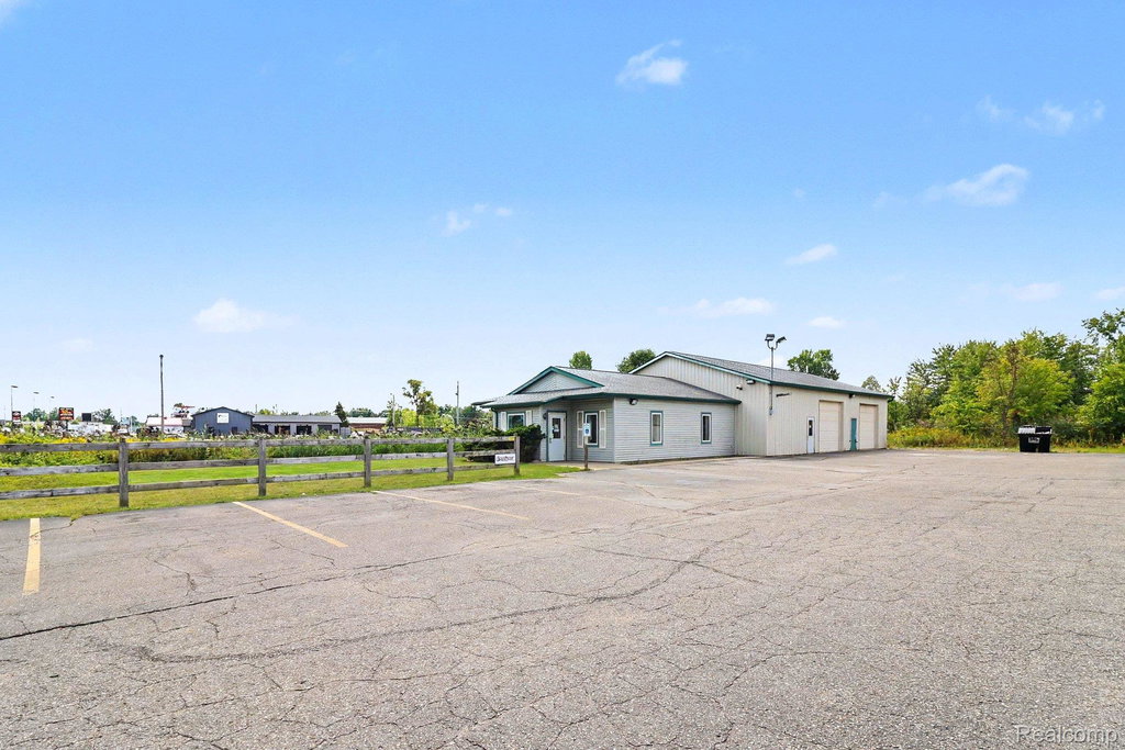 1983 N Lapeer Rd, Lapeer, MI 48446