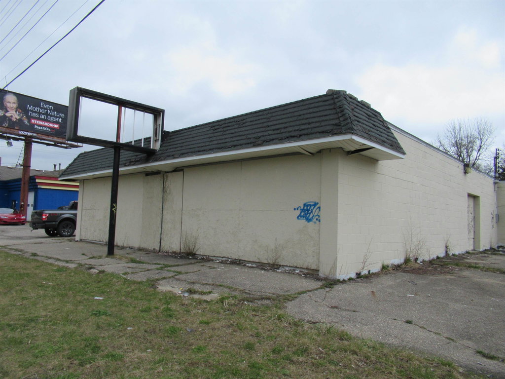 3026 Flushing Rd, Flint, MI 48504