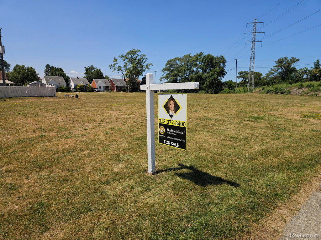 7041 Orchard Ave, Dearborn, MI 48126