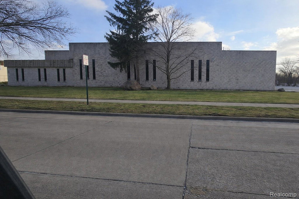 5848 Hubbard St, Garden City, MI 48135