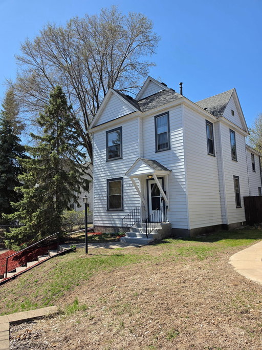 listing main photo
