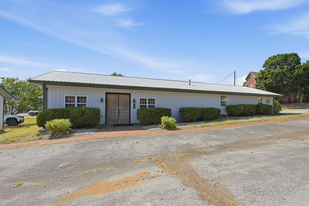 212 E Washington Ave, Pierce City, MO 65723