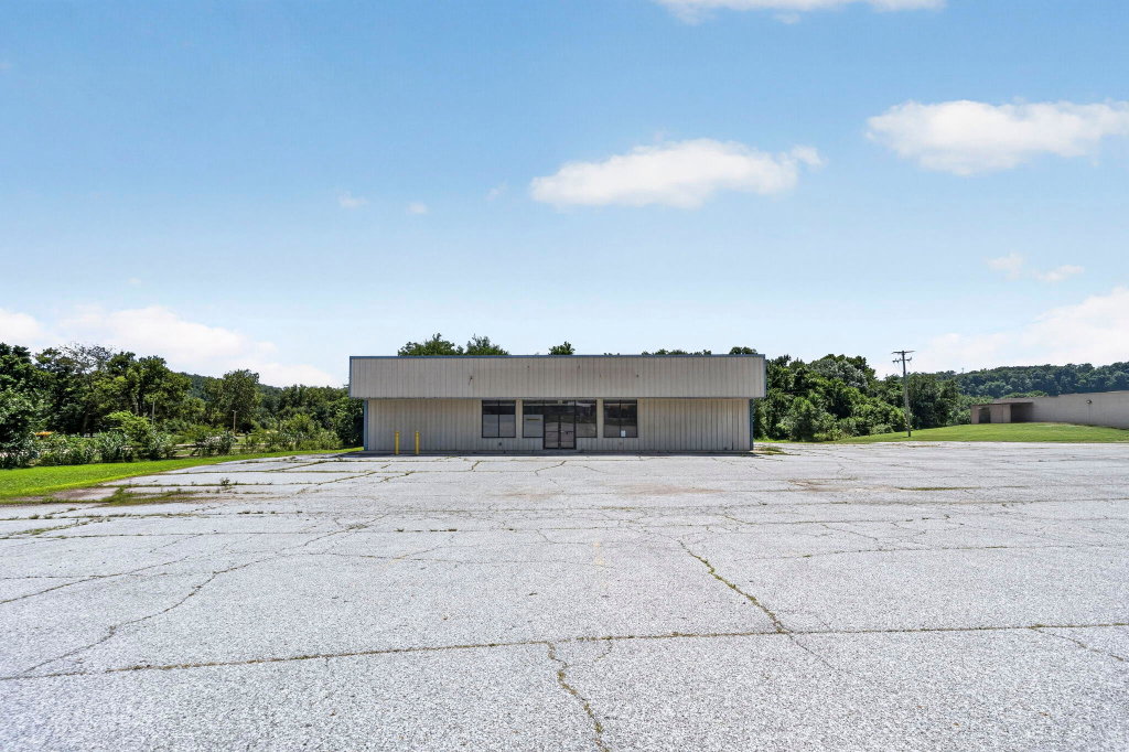520 N Cliffside Dr, Noel, MO 64854