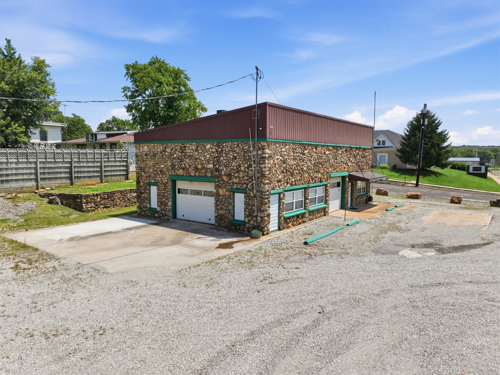 301 N Elm St, Mountain View, MO 65548