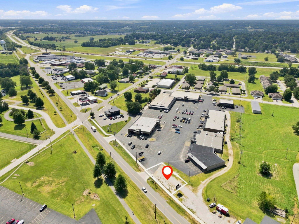 302 E Jackson St, Willard, MO 65781
