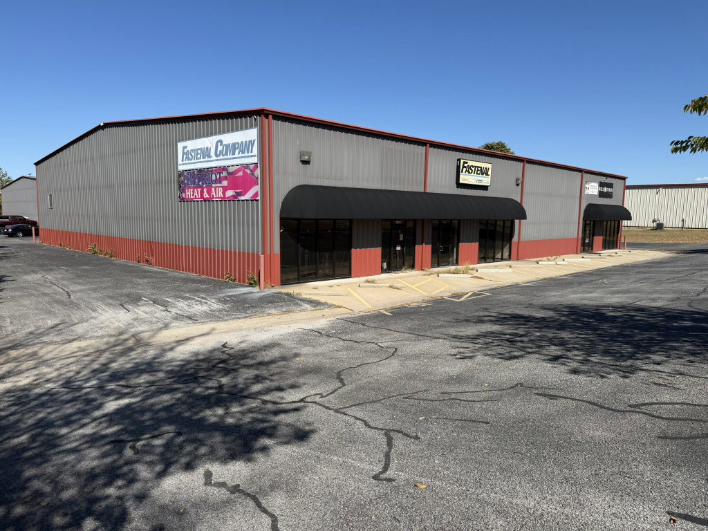 123 Industrial Park Dr, Hollister, MO 65672