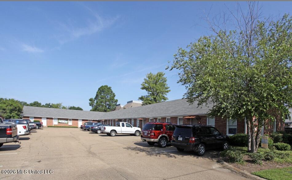 629 Lakeland Dr E, Flowood, MS 39232