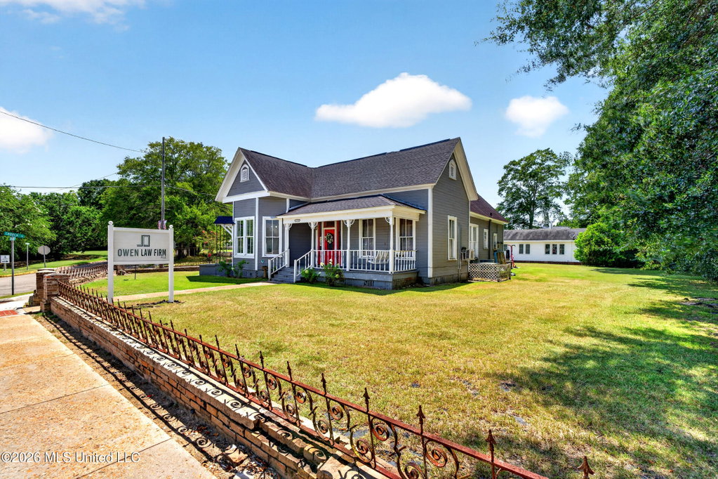 710 S Main St, Poplarville, MS 39470