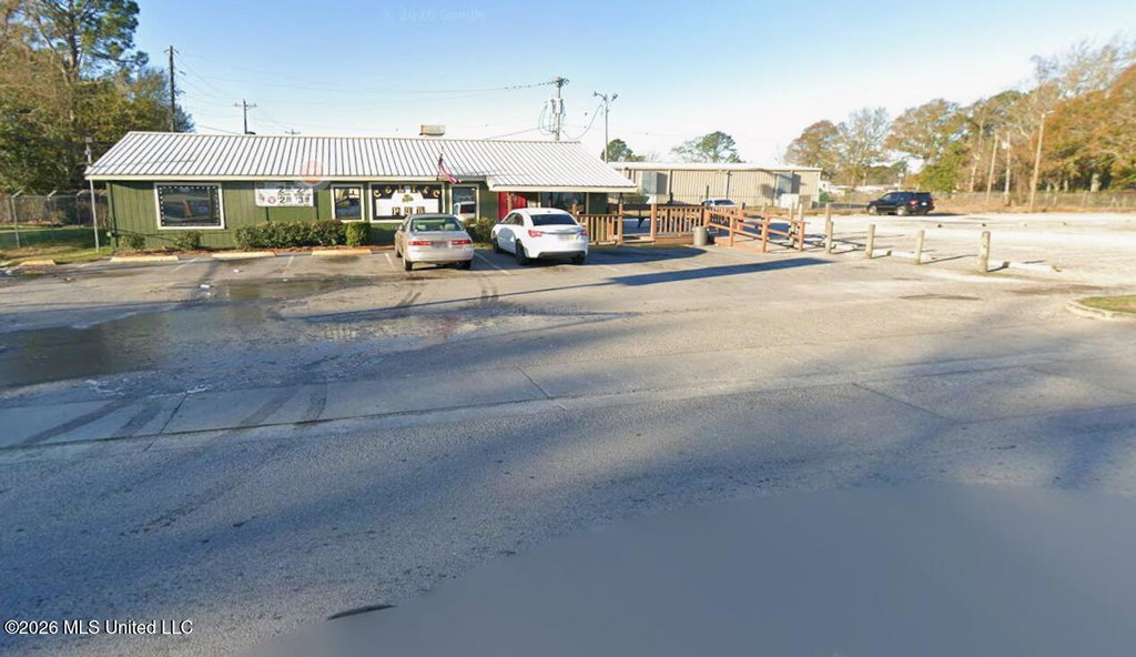 4901 Chicot St, Pascagoula, MS 39581