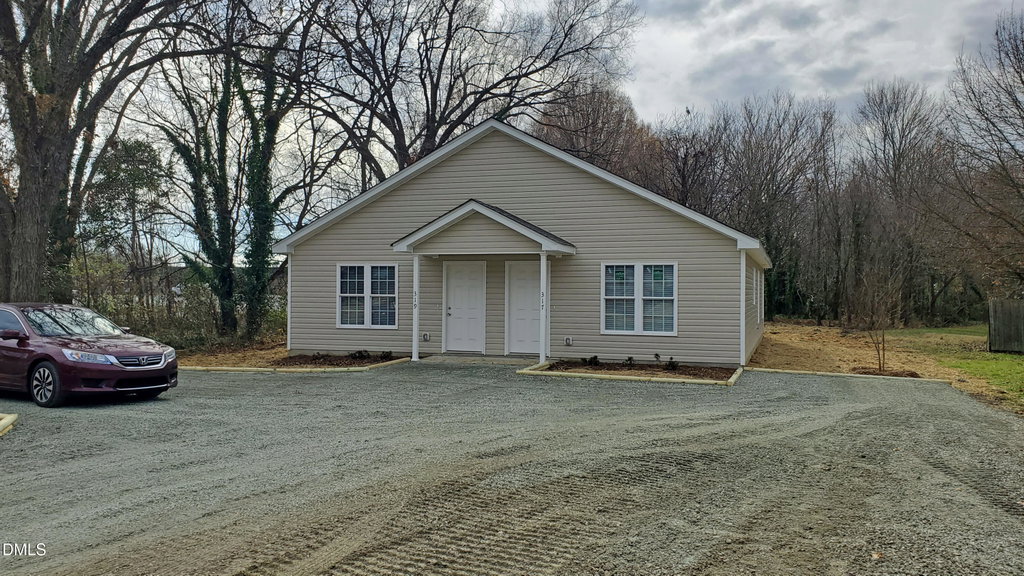 317 E Gilbreath St, Graham, NC 27253
