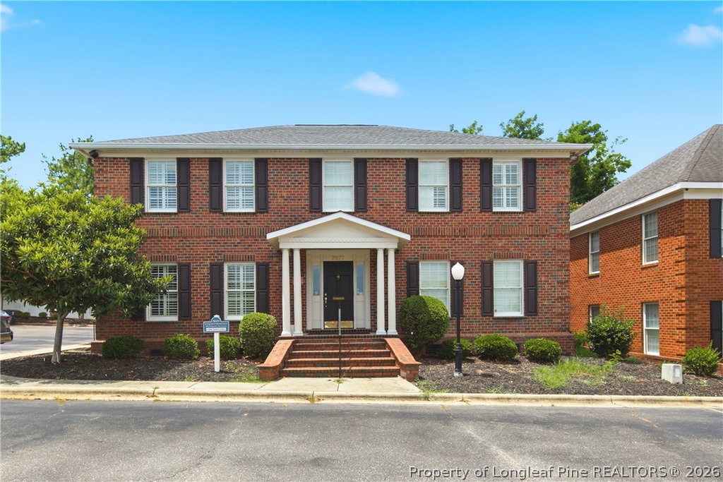2577 Ravenhill Dr, Fayetteville, NC 28303