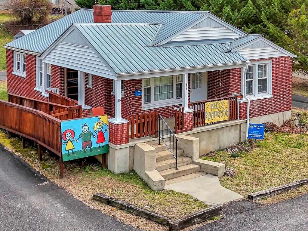 286 Skyland Dr, Sylva, NC 28779