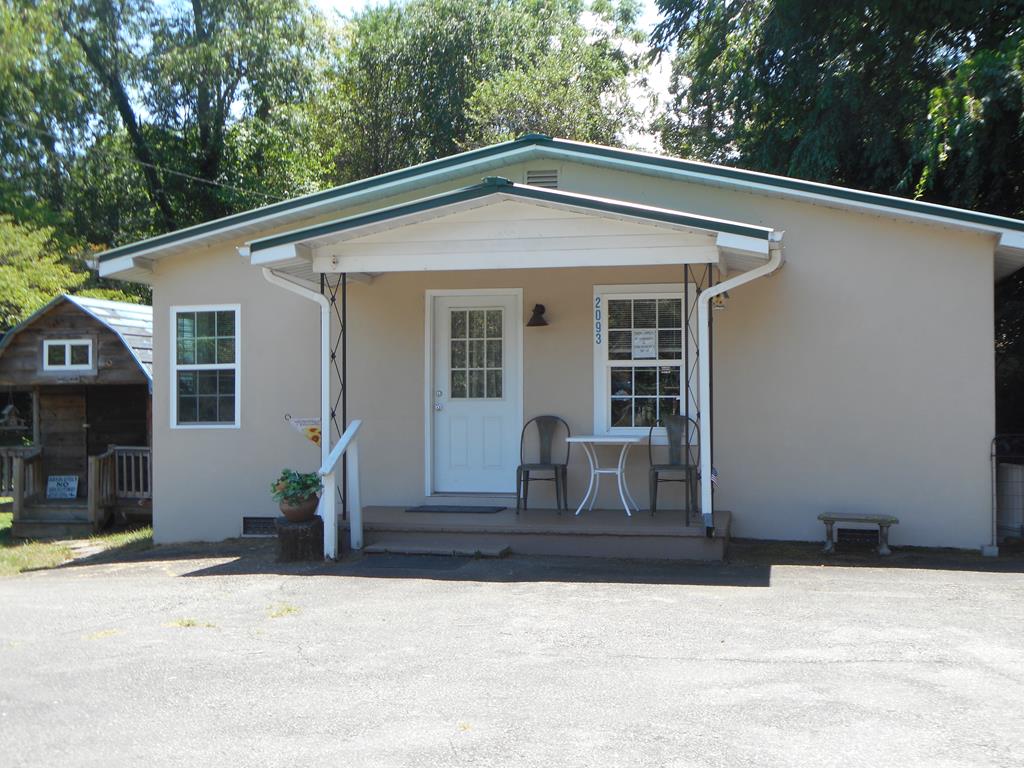 2093 Highlands Rd, Franklin, NC 28734