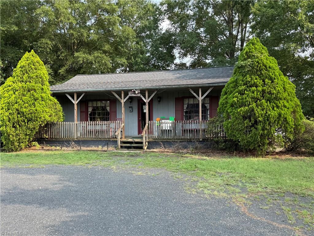 1624 E Meadow Rd, Eden, NC 27288