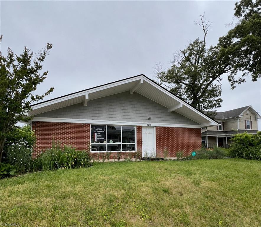 1010 S Main St, Mount Airy, NC 27030