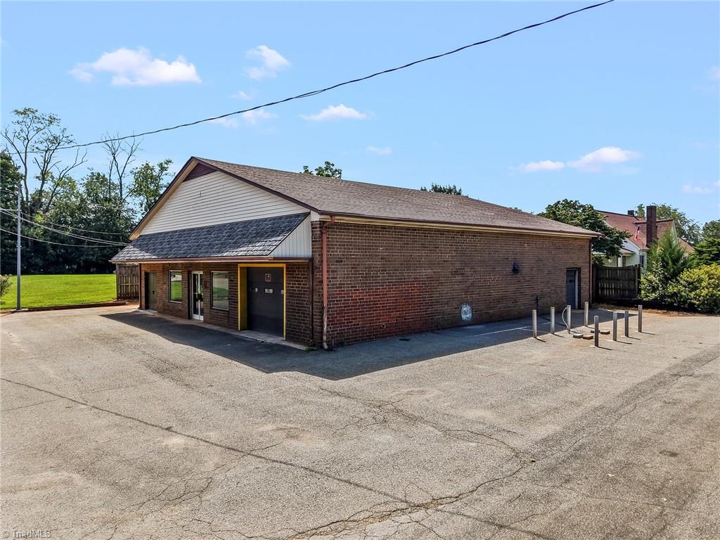 329 W Main St, East Bend, NC 27018