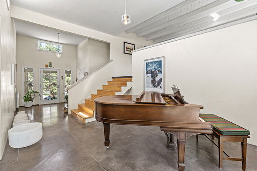 listing main photo