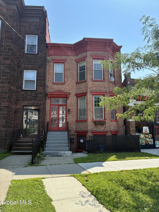 listing main photo