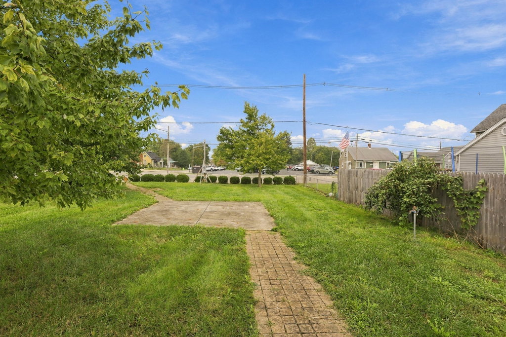 972 S Pickaway St, Circleville, OH 43113