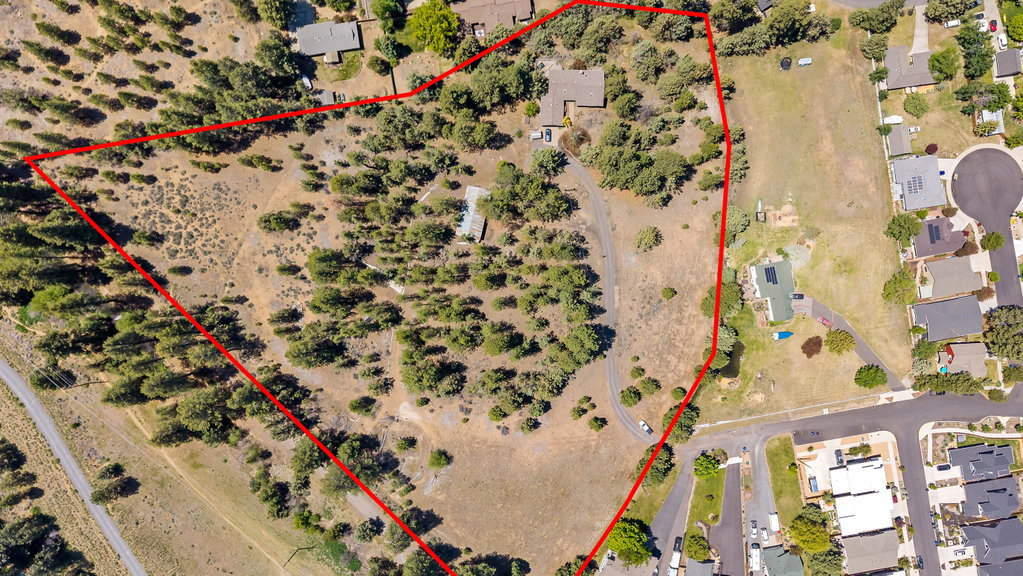 61521 Sunny Breeze Ln, Bend, OR 97702-2097