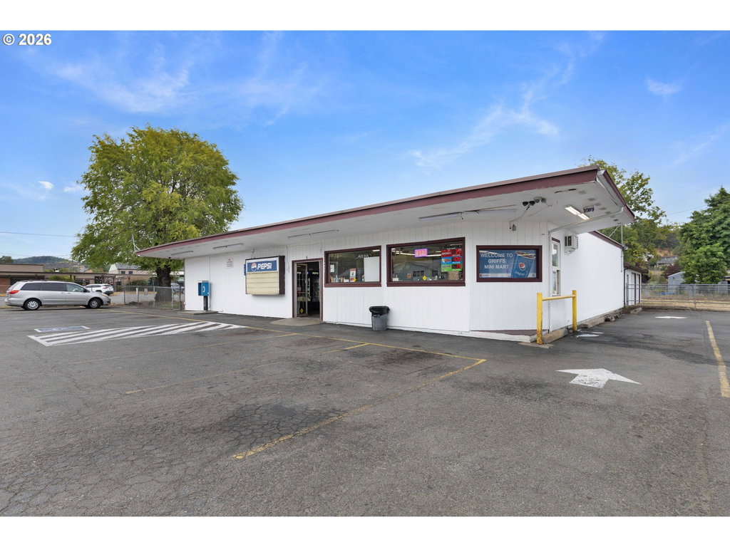 4432 Carnes Rd, Roseburg, OR 97471