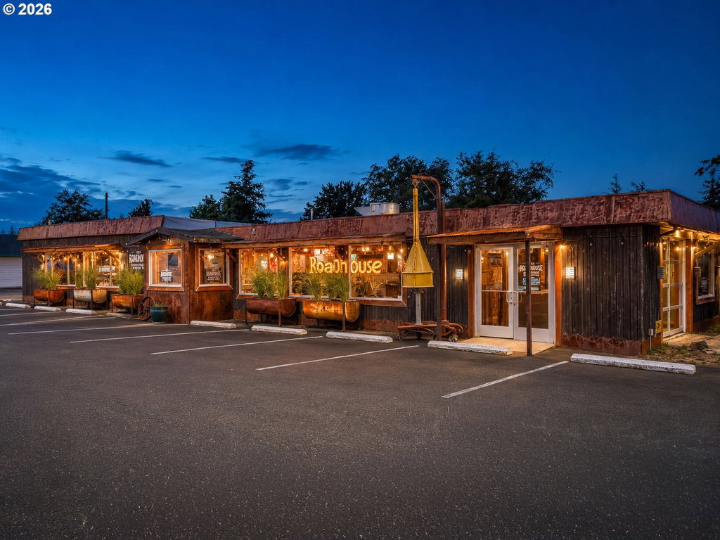 782 State Route 101, Chinook, WA 98614