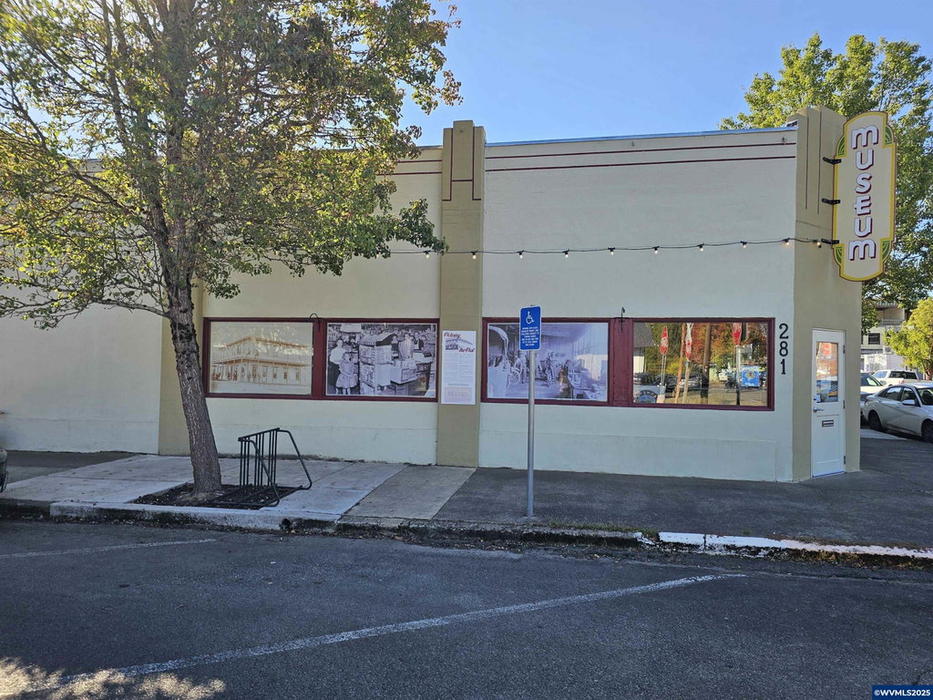 281 S 2Nd St, Independence, OR 97351