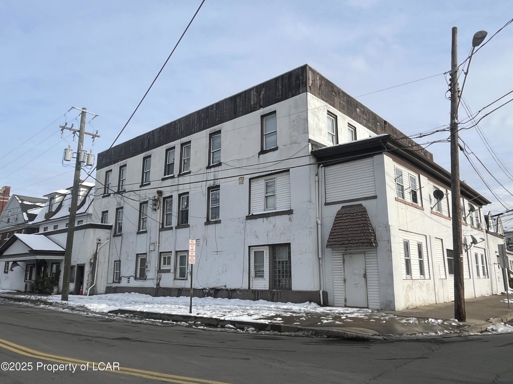 947 W Market St, Kingston, PA 18704