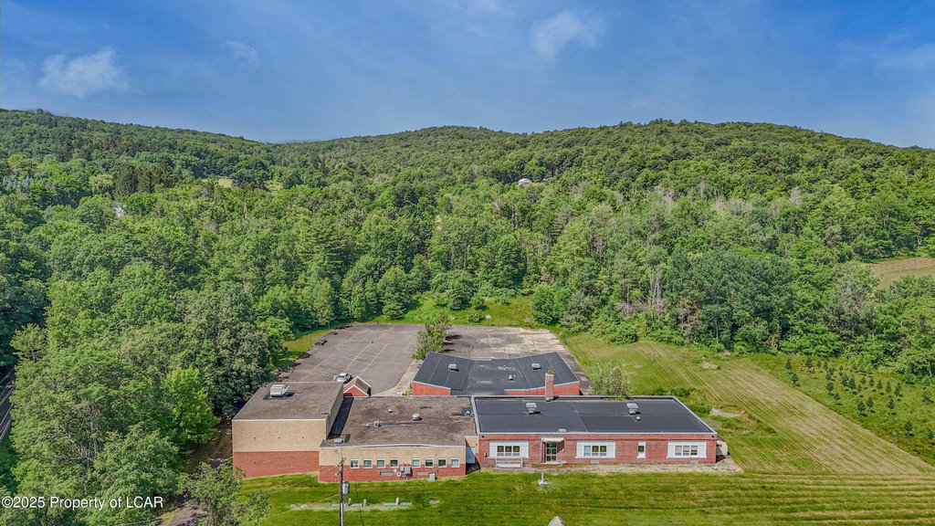 635 Sutton Creek Rd, Harding, PA 18643