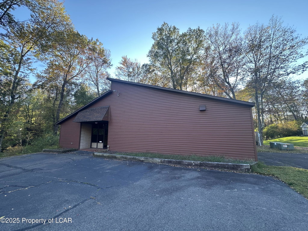 50 E Woodhaven Dr, White Haven, PA 18661