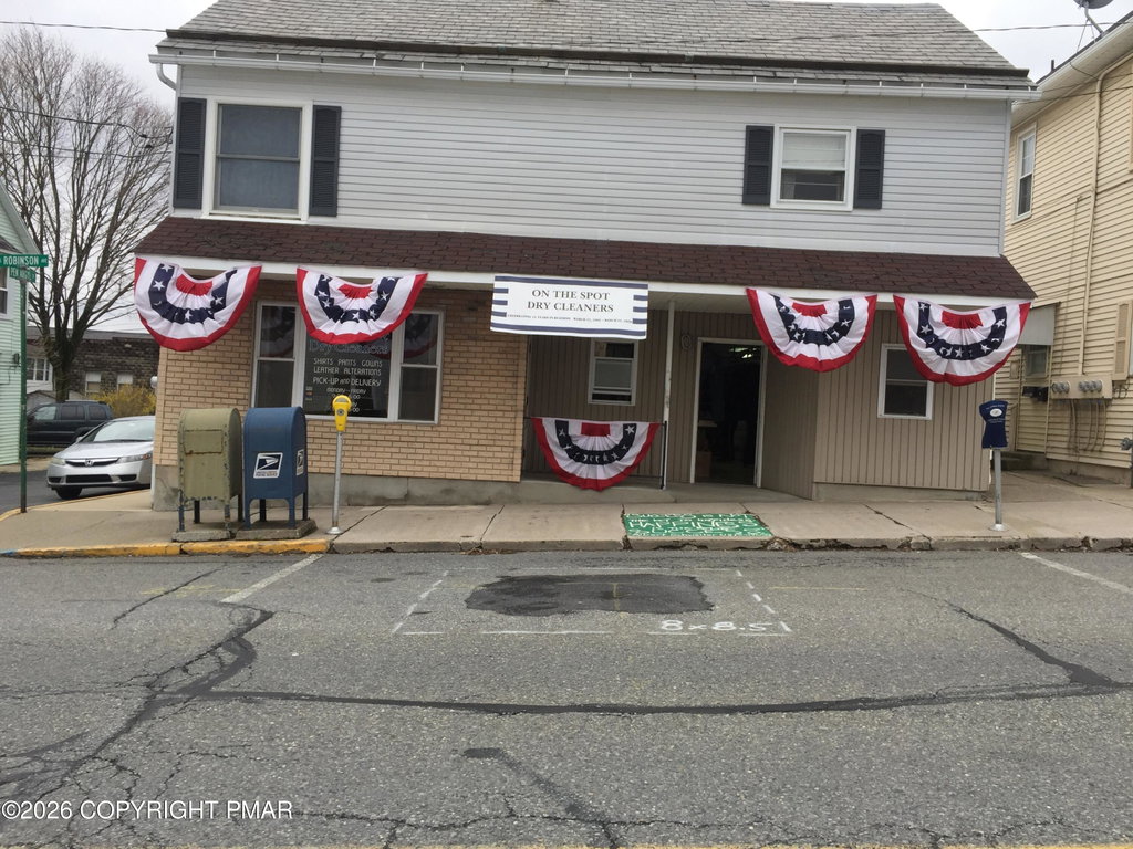 229 S Robinson Ave, Pen Argyl, PA 18072