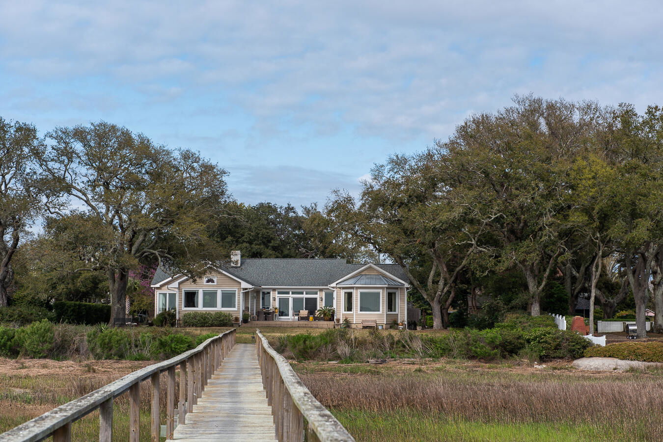 109 Center St, Mount Pleasant, SC 29464 Home for Sale