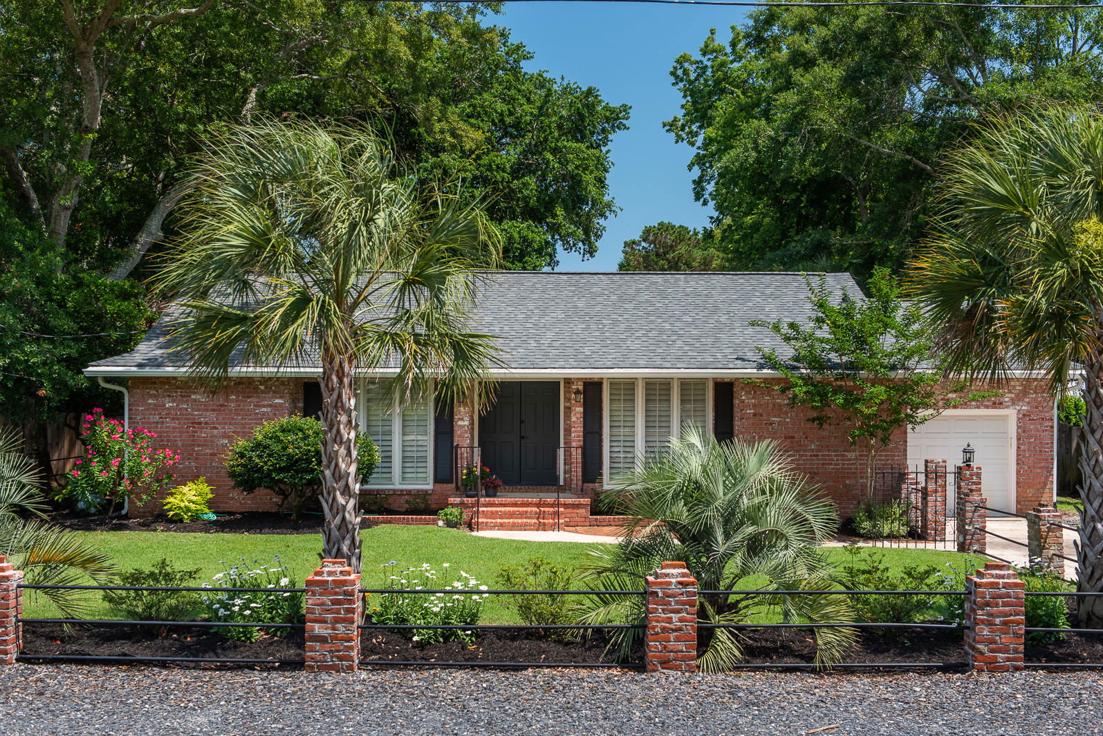 521 Center St, Mount Pleasant, SC 29464 Home for Sale