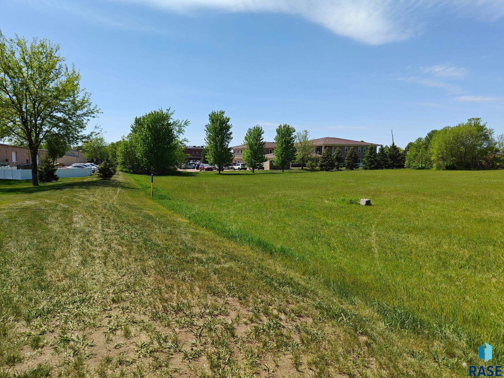 1300 W 51St St, Sioux Falls, SD 57105