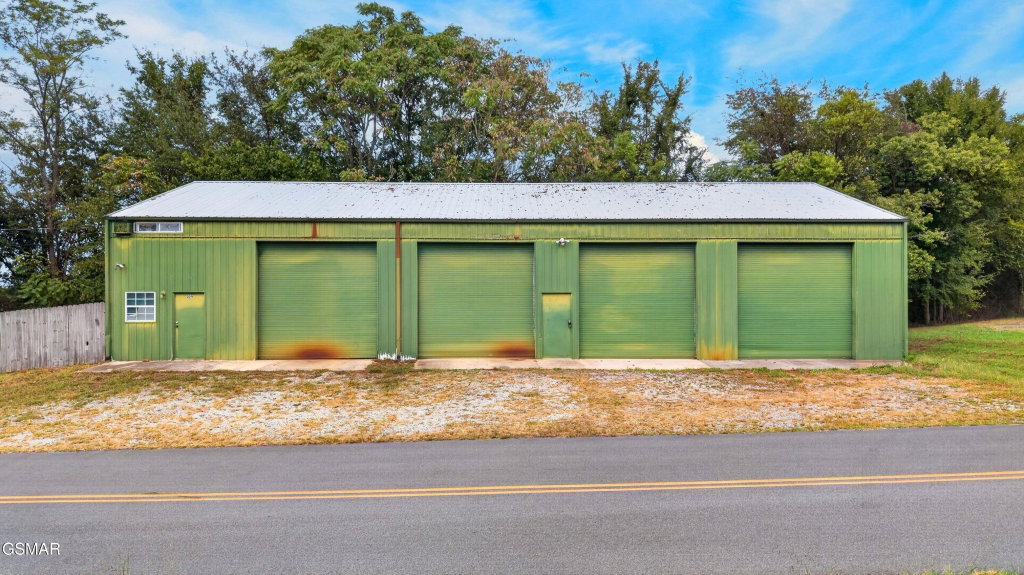 329 County Line Rd, Dandridge, TN 37725