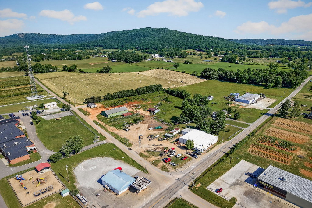 8526 Beersheba Hwy, Mc Minnville, TN 37110
