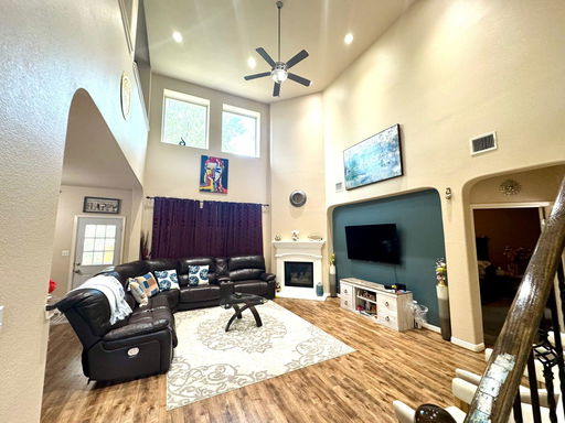 listing main photo