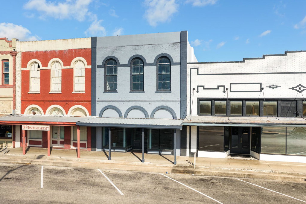 111 E 7Th St, Shiner, TX 77984