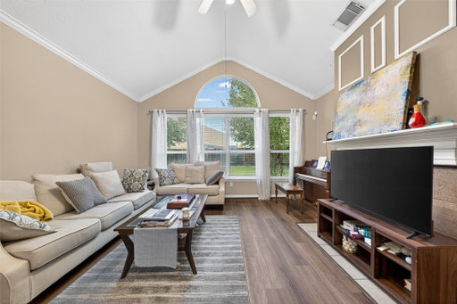 listing main photo