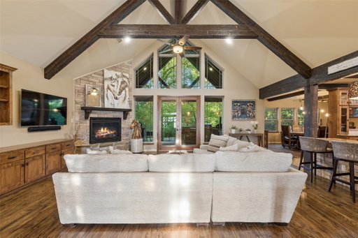 listing main photo