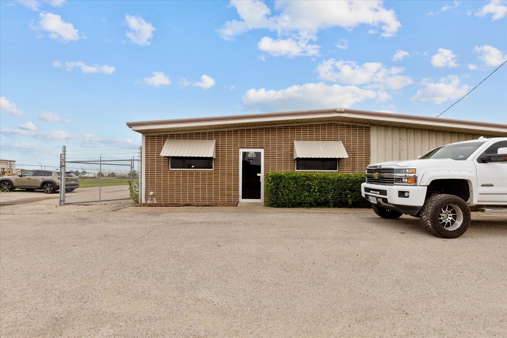 2309 N Main St, Cleburne, TX 76033