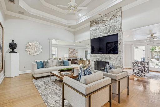 listing main photo