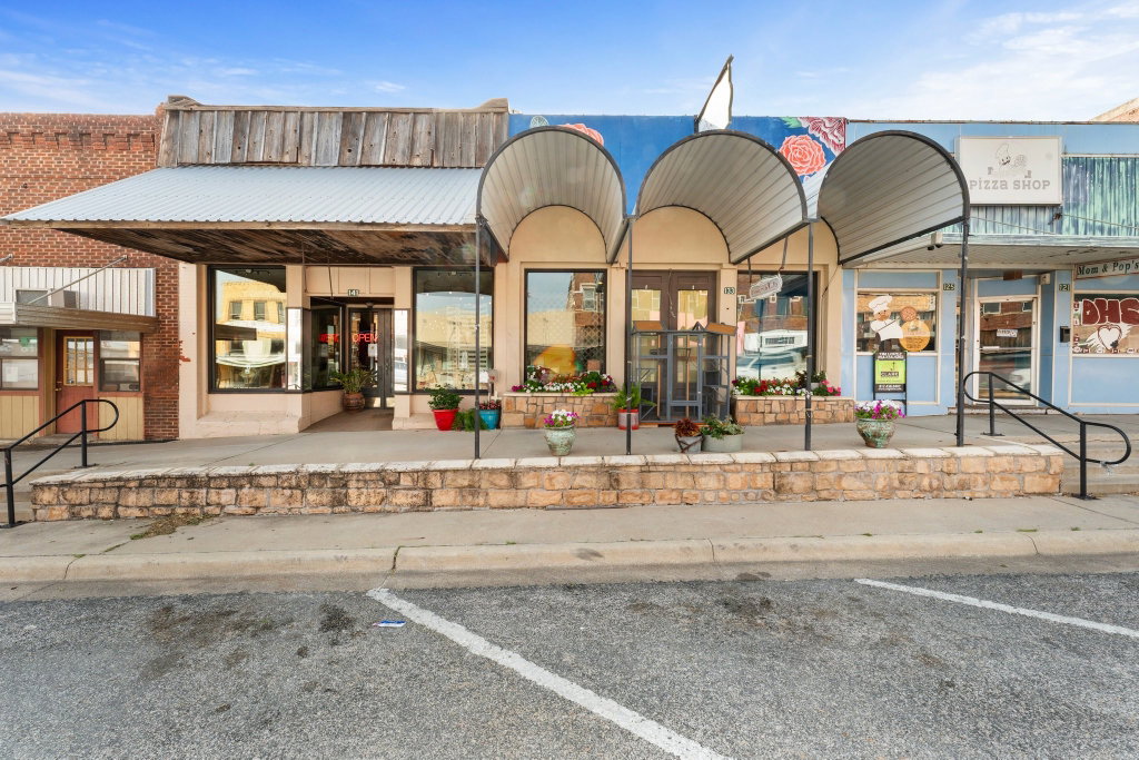 133 N Texas St, De Leon, TX 76444