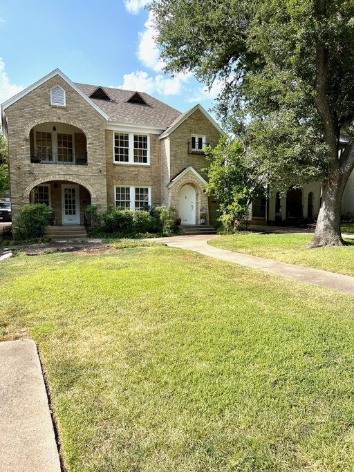 listing main photo
