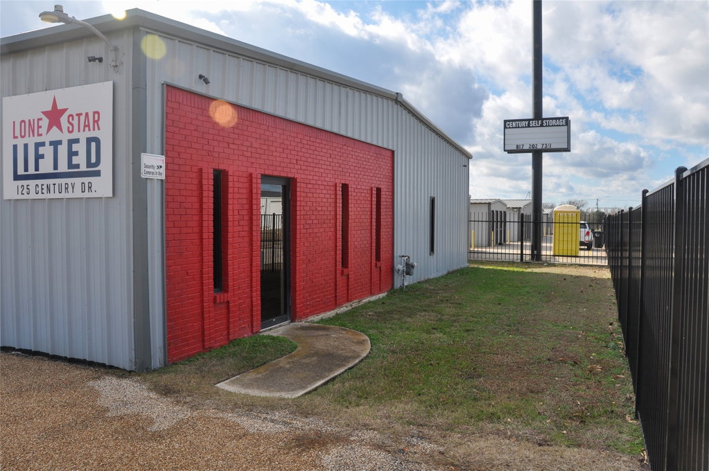 125 Century Dr, Cleburne, TX 76033